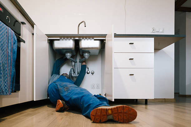 Professional Emergency Plumber technician working in Carlisle, OH